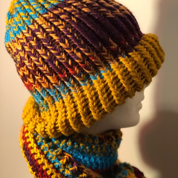 Reversible Crochet/knitted hat set. NWOT. - Picture 4 of 8